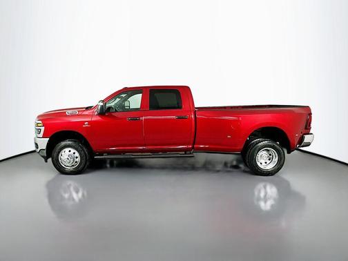 Molten Red Pearlcoat 2026 RAM 3500 Tradesman Crew Cab 4x4 8' Box