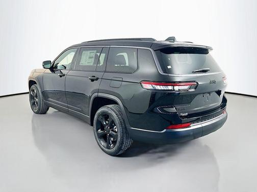 Diamond Black Crystal Pearlcoat 2026 Jeep Grand Cherokee L Limited