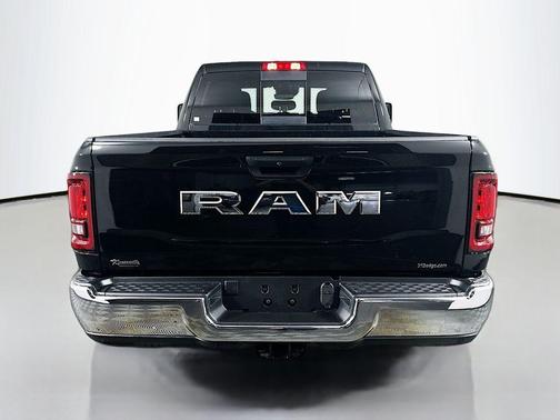 Diamond Black Crystal Pearlcoat 2026 RAM 2500 Tradesman Crew Cab 4x2 6'4' Box