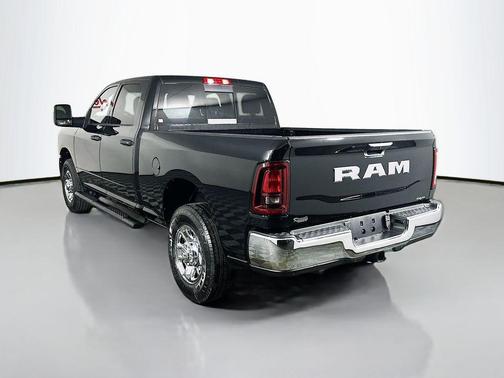 Diamond Black Crystal Pearlcoat 2026 RAM 2500 Tradesman Crew Cab 4x2 6'4' Box