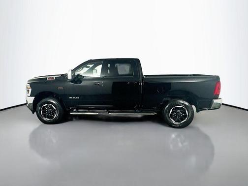 Diamond Black Crystal Pearlcoat 2025 RAM 3500 Laramie Crew Cab 4x4 6'4' Box