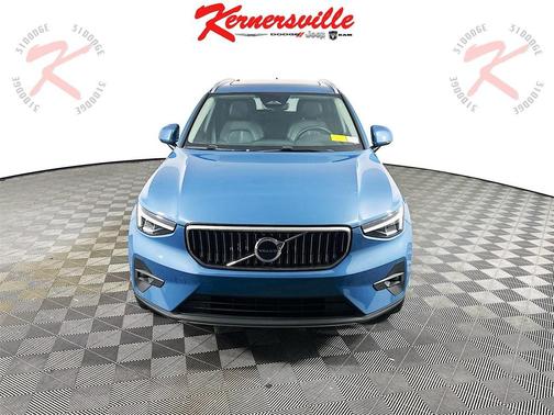 2023 Volvo XC40 B4 Plus Bright Theme