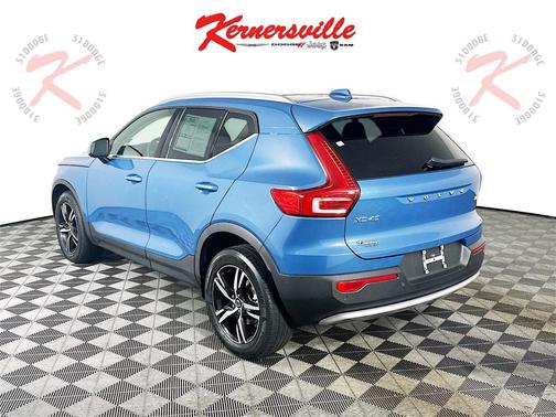 2023 Volvo XC40 B4 Plus Bright Theme