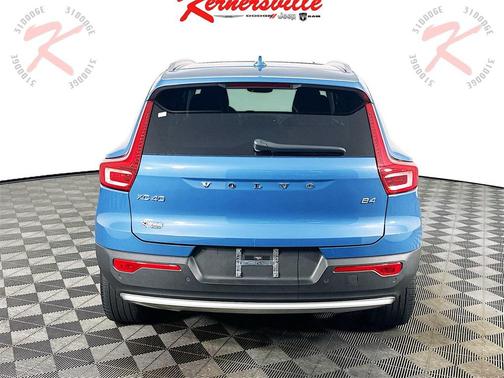 2023 Volvo XC40 B4 Plus Bright Theme