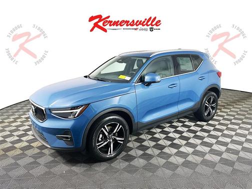 2023 Volvo XC40 B4 Plus Bright Theme