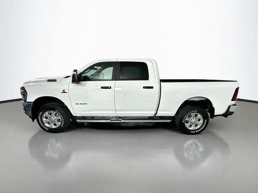 Bright White Clearcoat 2026 RAM 2500 Big Horn Crew Cab 4x4 6'4' Box