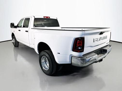Bright White Clearcoat 2026 RAM 3500 Tradesman Crew Cab 4x4 8' Box