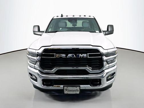 Bright White Clearcoat 2026 RAM 3500 Tradesman Crew Cab 4x4 8' Box