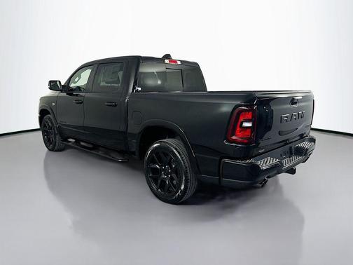 Diamond Black Crystal Pearlcoat 2026 RAM 1500 Laramie