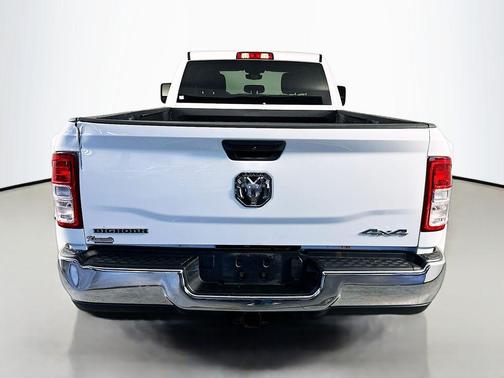 Bright White Clearcoat 2024 RAM 3500 Big Horn Crew Cab 4x4 8' Box