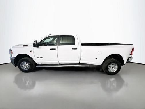 Bright White Clearcoat 2024 RAM 3500 Big Horn Crew Cab 4x4 8' Box
