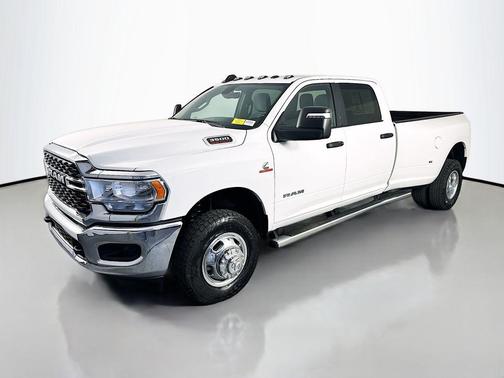 Bright White Clearcoat 2024 RAM 3500 Big Horn Crew Cab 4x4 8' Box