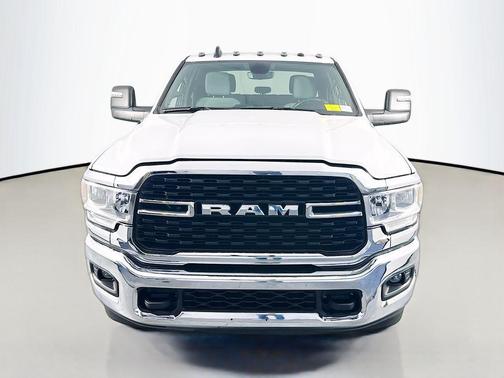 Bright White Clearcoat 2024 RAM 3500 Big Horn Crew Cab 4x4 8' Box