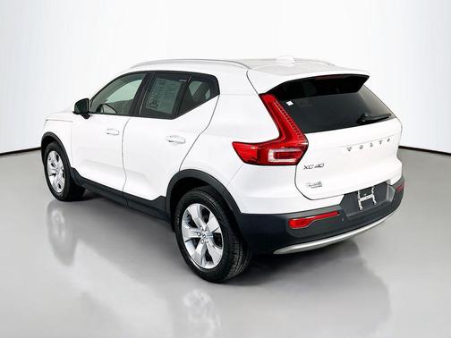 2021 Volvo XC40 T4 Momentum