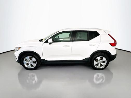 2021 Volvo XC40 T4 Momentum