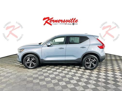2023 Volvo XC40 B4 Plus Bright Theme