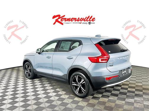 2023 Volvo XC40 B4 Plus Bright Theme