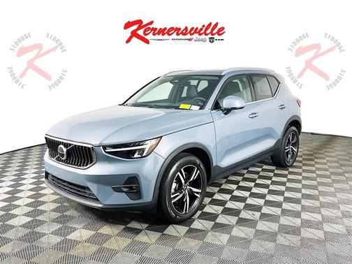 2023 Volvo XC40 B4 Plus Bright Theme