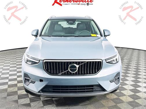 2023 Volvo XC40 B4 Plus Bright Theme