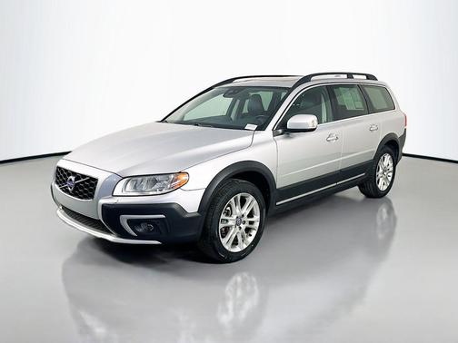 Bright Silver Metallic 2016 Volvo XC70 T5 Drive-E Premier