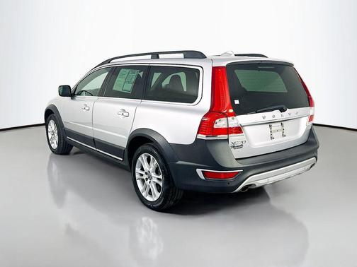 Bright Silver Metallic 2016 Volvo XC70 T5 Drive-E Premier