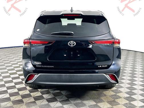 2024 Toyota Highlander LE