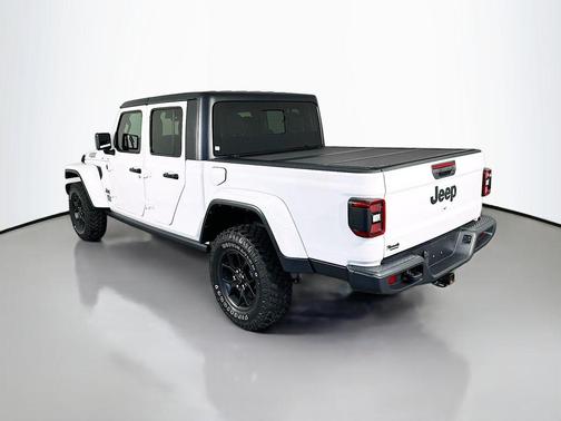 Bright White Clearcoat 2024 Jeep Gladiator Willys