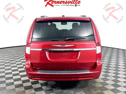 2015 Chrysler Town & Country Touring-L