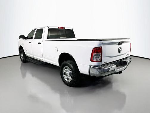 Bright White Clearcoat 2022 RAM 3500 Tradesman Crew Cab 4x4 8' Box