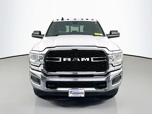 Bright White Clearcoat 2022 RAM 3500 Tradesman Crew Cab 4x4 8' Box