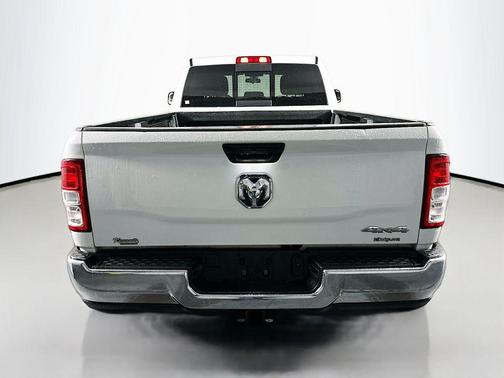 Bright White Clearcoat 2022 RAM 3500 Tradesman Crew Cab 4x4 8' Box