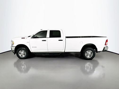 Bright White Clearcoat 2022 RAM 3500 Tradesman Crew Cab 4x4 8' Box