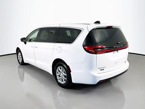 Bright White Clearcoat 2027 Chrysler Pacifica L