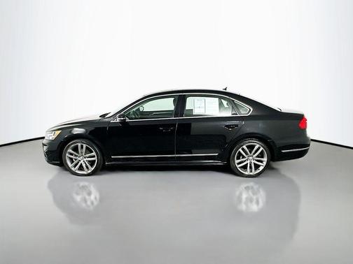 Black Uni 2016 Volkswagen Passat 1.8T R-Line