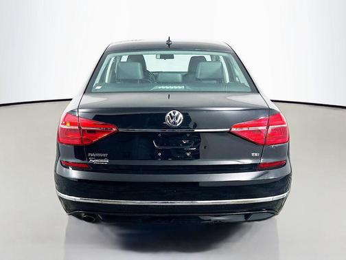 Black Uni 2016 Volkswagen Passat 1.8T R-Line