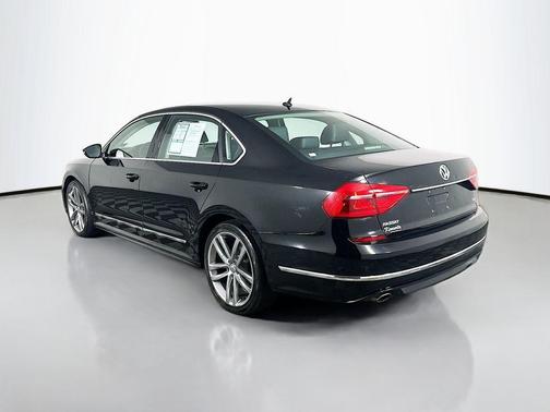 Black Uni 2016 Volkswagen Passat 1.8T R-Line