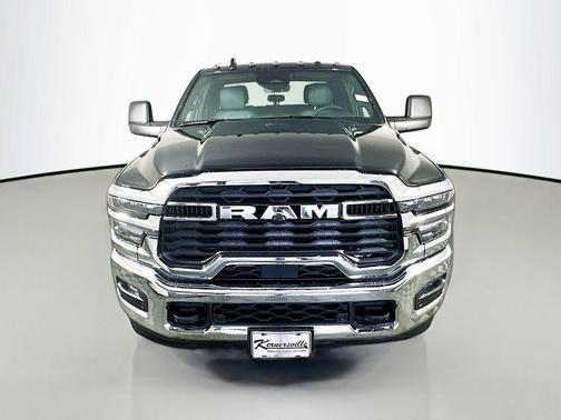 Diamond Black Crystal Pearlcoat 2025 RAM 2500 Tradesman Crew Cab 4x2 6'4' Box