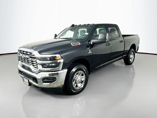 Diamond Black Crystal Pearlcoat 2025 RAM 2500 Tradesman Crew Cab 4x2 6'4' Box