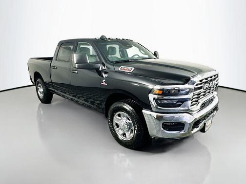 Diamond Black Crystal Pearlcoat 2025 RAM 2500 Tradesman Crew Cab 4x2 6'4' Box