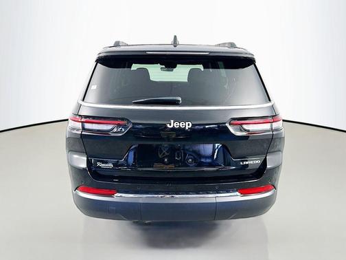 Diamond Black Crystal Pearlcoat 2025 Jeep Grand Cherokee L Laredo