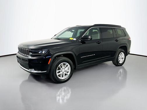 Diamond Black Crystal Pearlcoat 2025 Jeep Grand Cherokee L Laredo