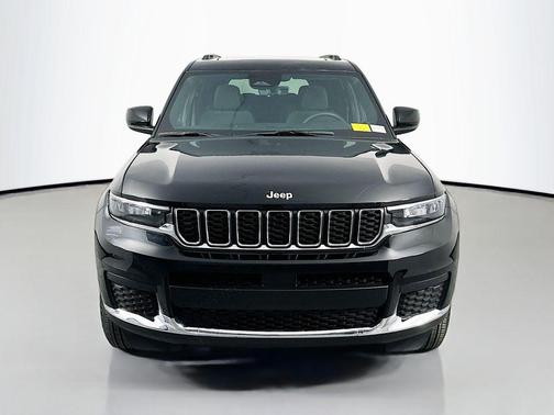 Diamond Black Crystal Pearlcoat 2025 Jeep Grand Cherokee L Laredo