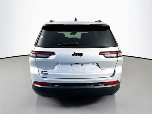 Silver Zynith 2024 Jeep Grand Cherokee L Altitude