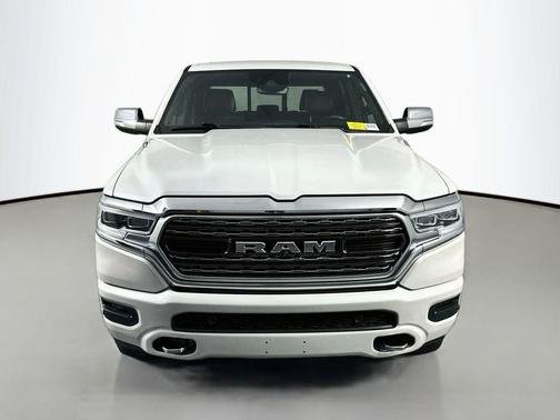 Ivory White Tri-Coat Pearlcoat 2019 RAM 1500 Limited