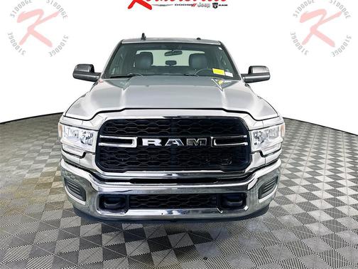 2022 RAM 2500 Tradesman Crew Cab 4x2 8' Box