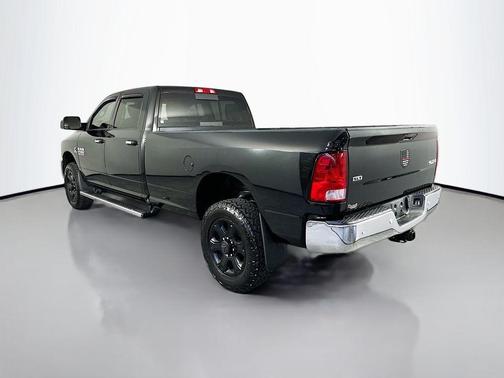 Brilliant Black Crystal Pearlcoat 2017 RAM 2500 SLT Crew Cab 4x4 8' Box
