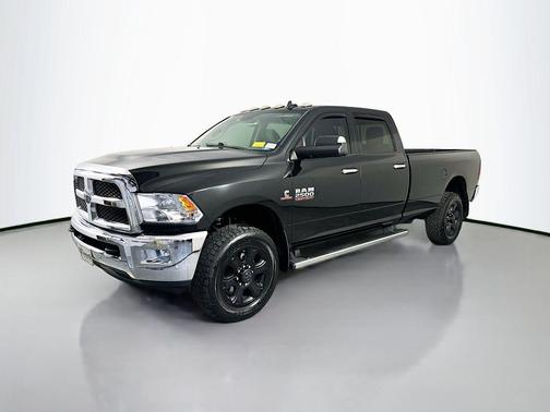 Brilliant Black Crystal Pearlcoat 2017 RAM 2500 SLT Crew Cab 4x4 8' Box