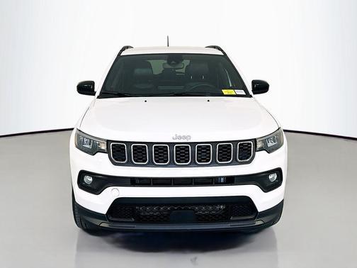 Bright White Clearcoat 2024 Jeep Compass Latitude