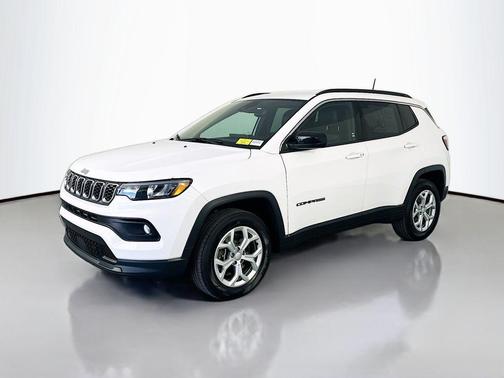 Bright White Clearcoat 2024 Jeep Compass Latitude