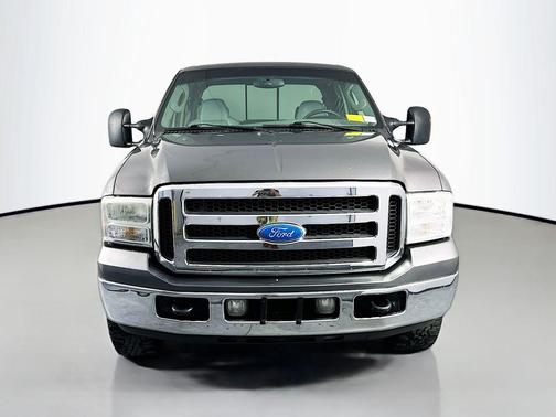 Gray 2005 Ford F-250 Lariat